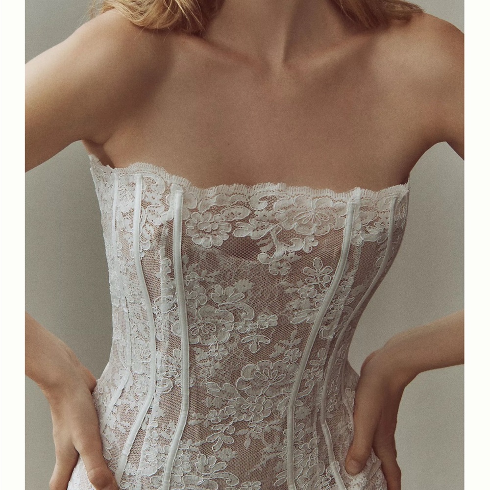 V. Chapman Capulet Dress in White Chantilly Lace - Picture 5 of 6